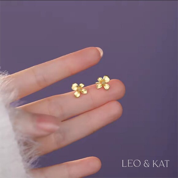 Flower Stud Earrings in Gold and Silver. 925 Sterling Silver. #1064 - Picture 8 of 8